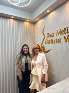 Alejandra Hernández junto a la Dra. Melissa Batista Vega, ginecóloga obstetra en Chiriquí